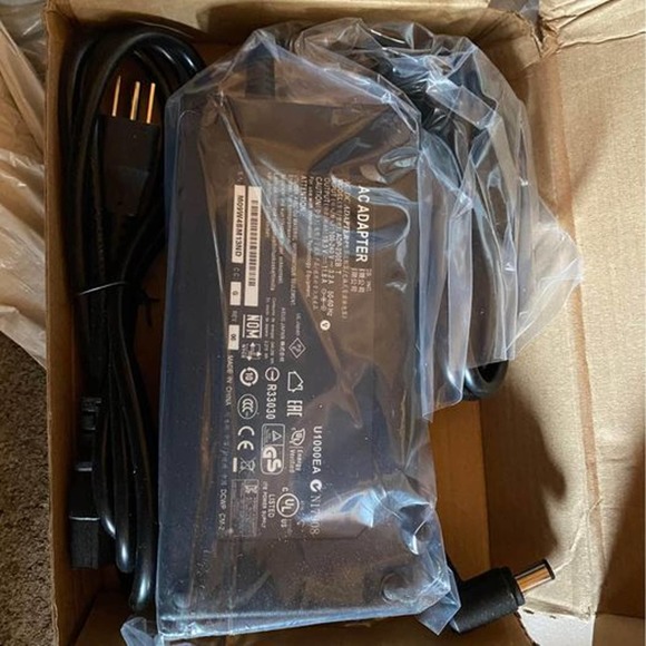 AC/DC ADAPTER - Picture 1 of 1